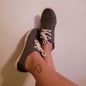 Mustache Tom's. Size 7.5